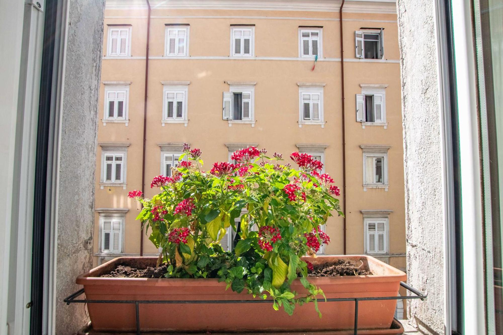 White Tower Guesthouse Trieste Exterior foto